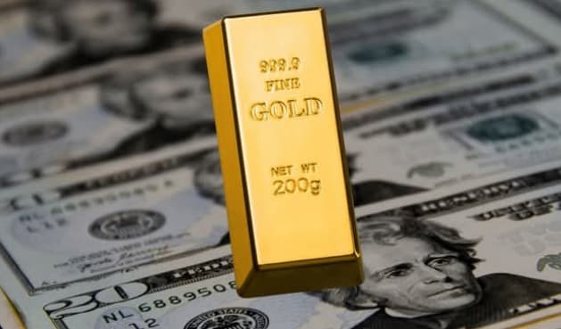 Gold hits record $3,500 as Trump vs. Powell slams dollar