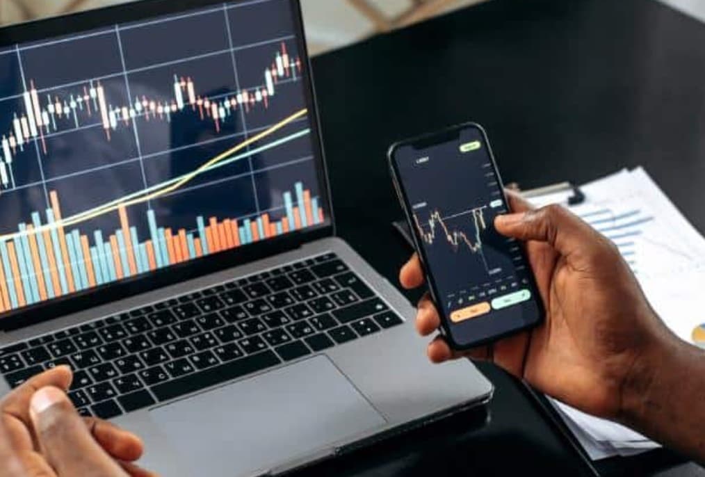 Mobile Currency Trading : Maximizing Returns