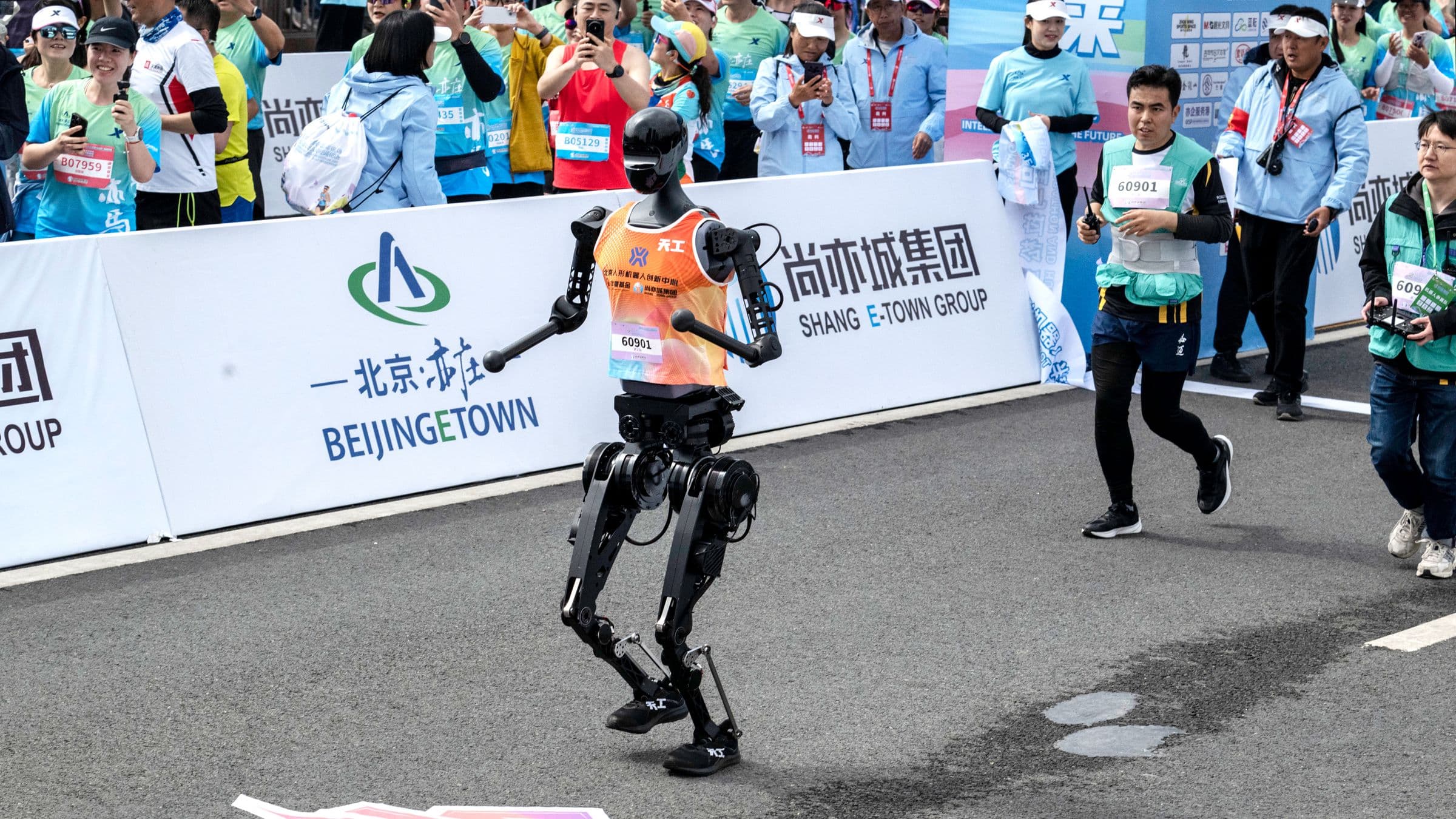 Robots to Challenge Human Records at World's Half Marathon in Beijing